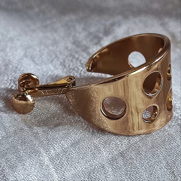 Napier Vintage Signed Comfort Clip Gold Tone Hoop Swiss Cheese Cut Out Earrings - Picture 7 of 14